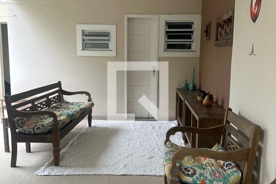Casa de Condomínio para alugar com 3 quartos, 276m² em Sapê, Niterói