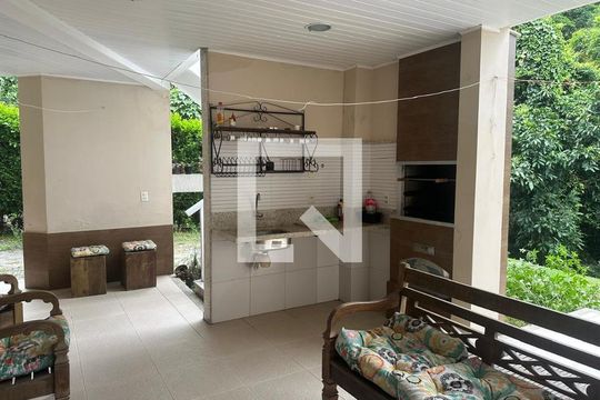 Casa de Condomínio para alugar com 3 quartos, 276m² em Sapê, Niterói