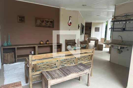 Casa de Condomínio para alugar com 3 quartos, 276m² em Sapê, Niterói