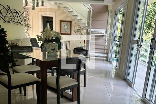 Casa de Condomínio para alugar com 3 quartos, 276m² em Sapê, Niterói