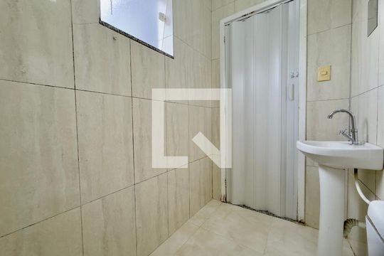Banheiro de kitnet/studio para alugar com 1 quarto, 43m² em Vila Galvão, Guarulhos