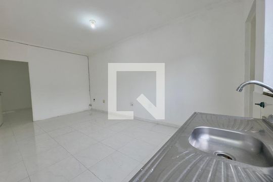 Sala Cozinha de kitnet/studio para alugar com 1 quarto, 43m² em Vila Galvão, Guarulhos