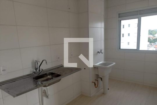 Cozinha de apartamento para alugar com 2 quartos, 55m² em Biritiba, Poá