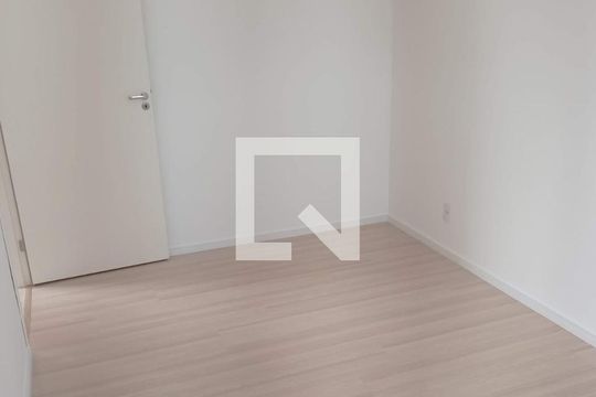 Quarto de apartamento para alugar com 2 quartos, 55m² em Biritiba, Poá