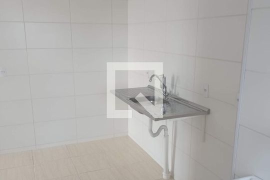 Cozinha de apartamento para alugar com 2 quartos, 55m² em Biritiba, Poá