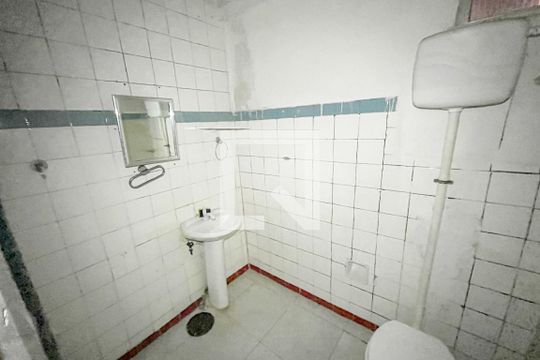 Banheiro de casa para alugar com 1 quarto, 50m² em Bancários, Rio de Janeiro