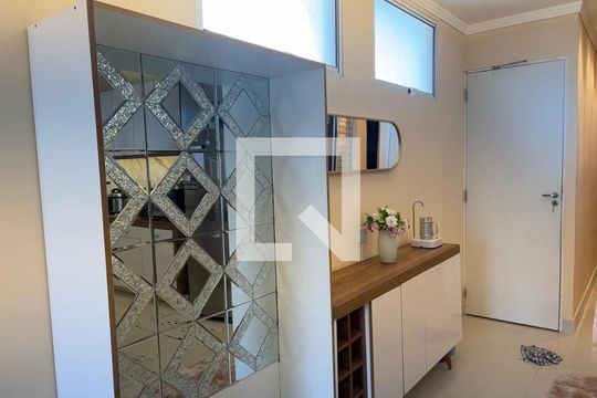 Corredor de casa para alugar com 2 quartos, 125m² em Vila Antonieta, São Paulo