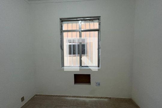 Quarto 1 de casa de condomínio para alugar com 2 quartos, 100m² em Praça Seca, Rio de Janeiro
