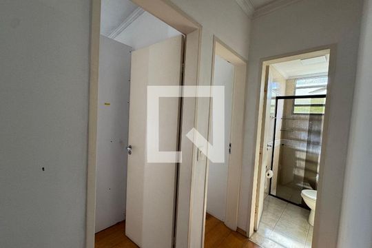 Corredor de apartamento à venda com 2 quartos, 58m² em Piratininga, Osasco
