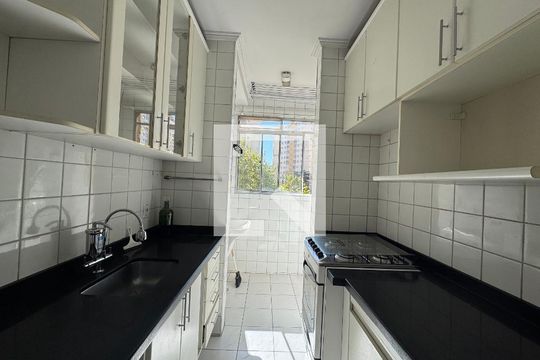 Cozinha de apartamento à venda com 2 quartos, 58m² em Piratininga, Osasco