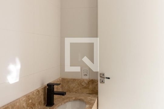Banheiro de apartamento para alugar com 2 quartos, 39m² em Vila Rosalia, Guarulhos