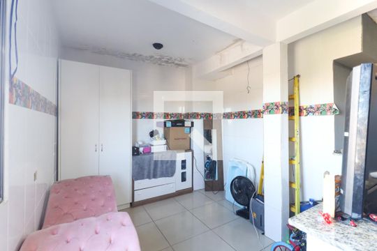Casa à venda com 2 quartos, 100m² em Vila Ayrosa, São Paulo