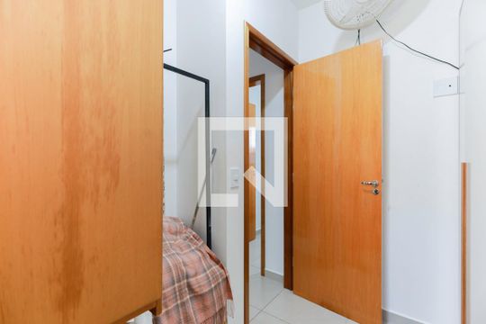 Quarto 2 de apartamento para alugar com 2 quartos, 45m² em Vila Vitorio Mazzei, São Paulo