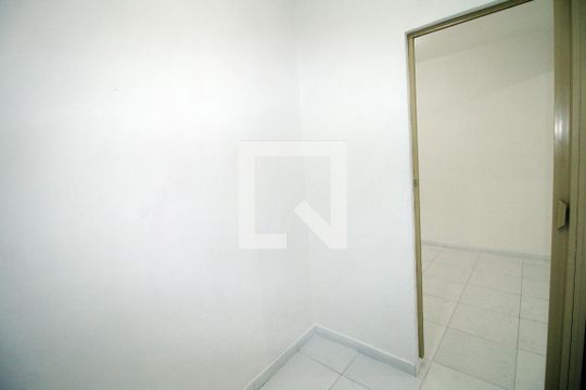 Corredor de casa à venda com 1 quarto, 75m² em Rocha Miranda, Rio de Janeiro