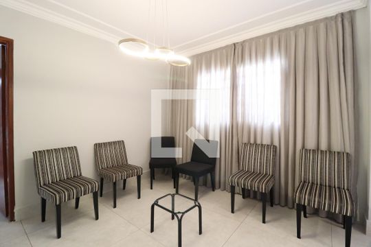 Sala de casa para alugar com 3 quartos, 180m² em Umuarama, Uberlândia