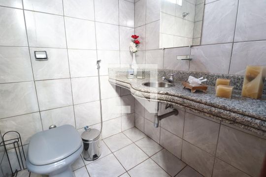 Lavabo de casa para alugar com 3 quartos, 180m² em Umuarama, Uberlândia