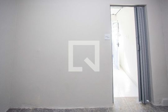 Quarto de casa para alugar com 1 quarto, 23m² em Piraporinha, Diadema