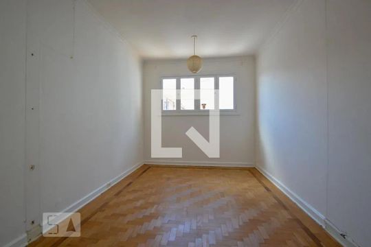 Quarto de casa à venda com 4 quartos, 350m² em Morro dos Ingleses, São Paulo
