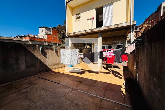 Fundos de casa à venda com 6 quartos, 315m² em Vila Sao Silvestre, Barueri
