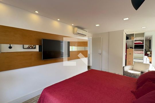 Suíte 1 de casa de condomínio para alugar com 5 quartos, 246m² em Castelânea, Petrópolis
