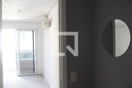 Banheiro de kitnet/studio à venda com 1 quarto, 40m² em Pacaembu, São Paulo