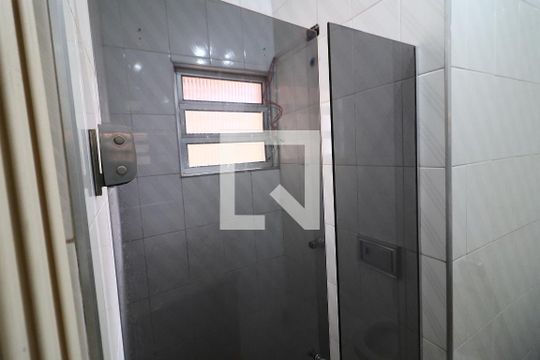 Banheiro da suíte de casa para alugar com 2 quartos, 95m² em Santo Antônio, Osasco