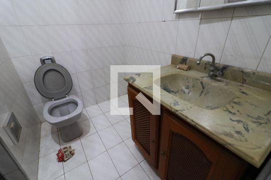Banheiro da suíte de casa para alugar com 2 quartos, 95m² em Santo Antônio, Osasco