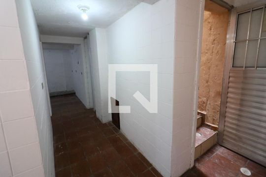 Corredor de casa para alugar com 1 quarto, 45m² em Santo Antônio, Osasco