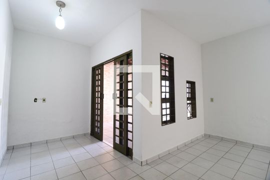 Sala de casa para alugar com 3 quartos, 119m² em Santa Rosa, Uberlândia