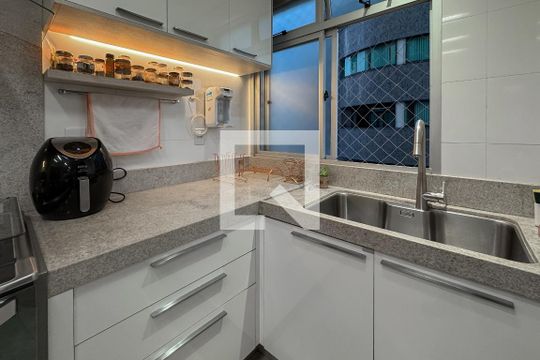 Apartamento à venda com 3 quartos, 98m² em Carmo, Belo Horizonte