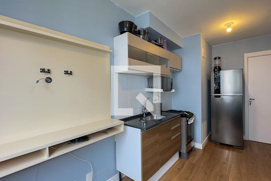Sala e Cozinha de apartamento para alugar com 1 quarto, 25m² em Santo Amaro, São Paulo