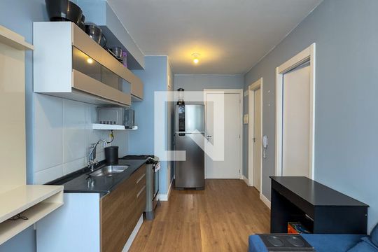 Sala e Cozinha de apartamento para alugar com 1 quarto, 25m² em Santo Amaro, São Paulo