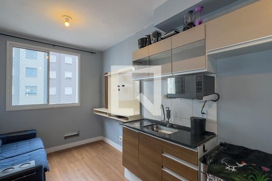 Sala e Cozinha de apartamento para alugar com 1 quarto, 25m² em Santo Amaro, São Paulo