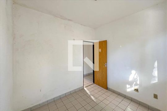 Quarto de apartamento para alugar com 2 quartos, 48m² em Sinimbu, Belo Horizonte