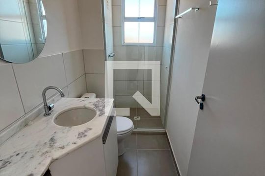Banheiro de apartamento para alugar com 2 quartos, 50m² em Jardim Adelia Cavicchia Grotta, Limeira