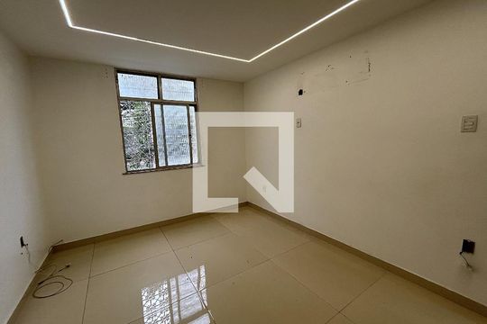 Sala de casa para alugar com 2 quartos, 100m² em Quintino Bocaiúva, Rio de Janeiro