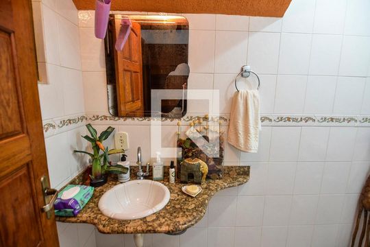 Lavabo de casa à venda com 4 quartos, 257m² em Grajaú, Rio de Janeiro