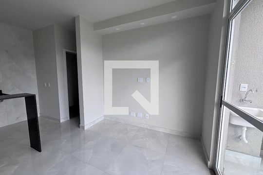Sala de kitnet/studio para alugar com 1 quarto, 33m² em Recreio dos Bandeirantes, Rio de Janeiro