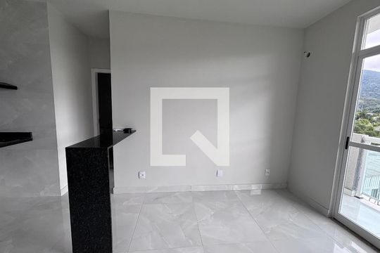 Sala de apartamento para alugar com 1 quarto, 33m² em Recreio dos Bandeirantes, Rio de Janeiro