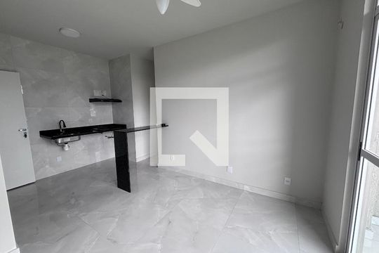 Sala de apartamento para alugar com 1 quarto, 33m² em Recreio dos Bandeirantes, Rio de Janeiro