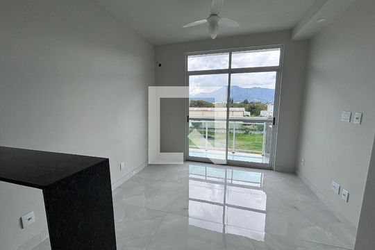 Sala de apartamento para alugar com 1 quarto, 33m² em Recreio dos Bandeirantes, Rio de Janeiro