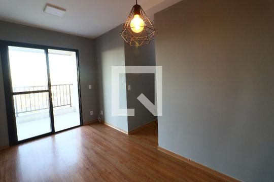Sala de apartamento à venda com 2 quartos, 50m² em Vila Yolanda, Osasco