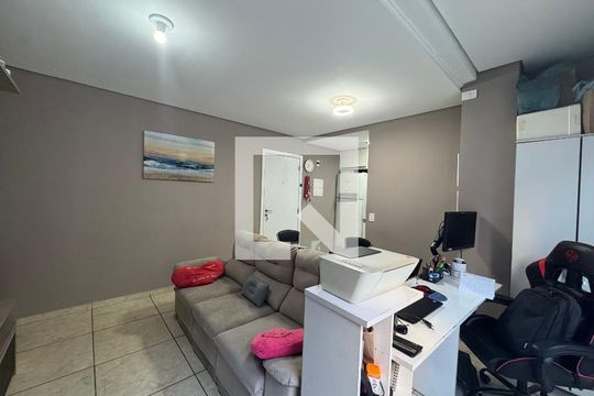 Sala de apartamento à venda com 2 quartos, 58m² em Quitaúna, Osasco