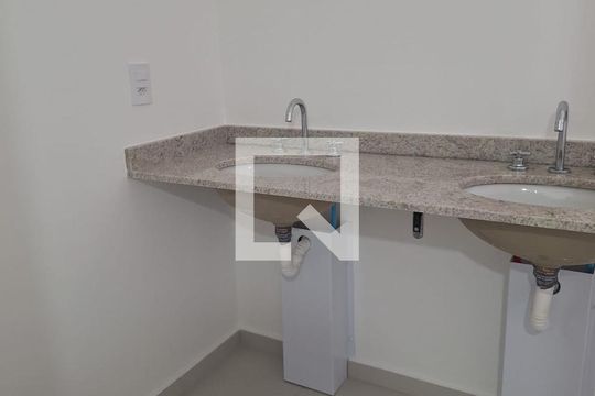 Banheiro de apartamento à venda com 3 quartos, 115m² em Vila Pirajussara, São Paulo