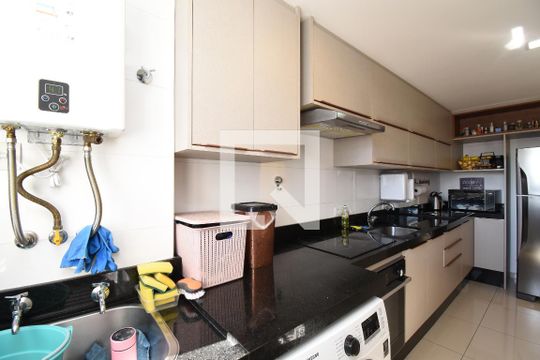 Sala e Cozinha de apartamento à venda com 2 quartos, 69m² em Boa Vista, Curitiba