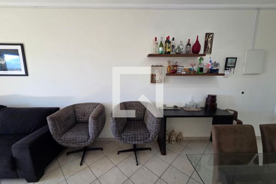 Sala de apartamento para alugar com 2 quartos, 80m² em Vilamar, Praia Grande