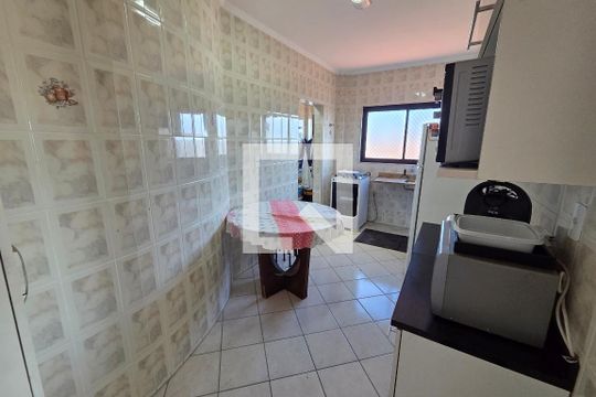 Cozinha de apartamento para alugar com 2 quartos, 80m² em Vilamar, Praia Grande