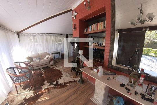 Sala 1 de casa para alugar com 4 quartos, 50m² em Araras, Petrópolis