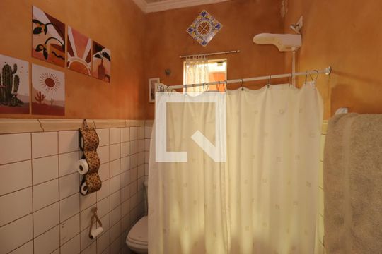 Banheiro de casa à venda com 2 quartos, 88m² em Utinga, Santo André