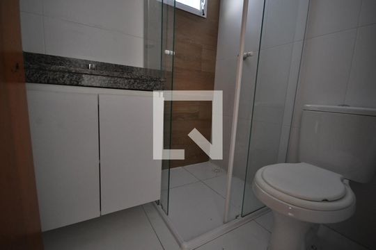 Banheiro de apartamento para alugar com 1 quarto, 33m² em Vila Constança, São Paulo